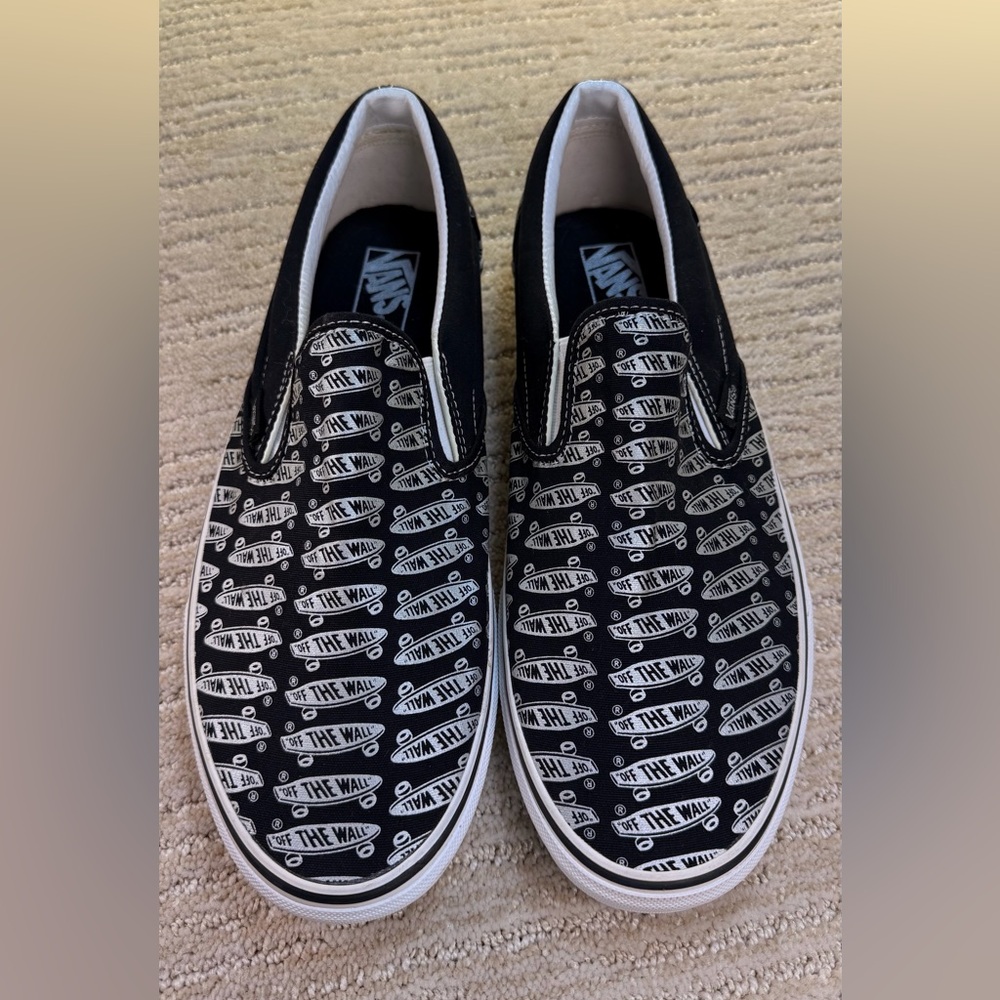 Brand New Vans Classic "Off The Wall" logo Slip on Sneakers - Picture 2 of 11